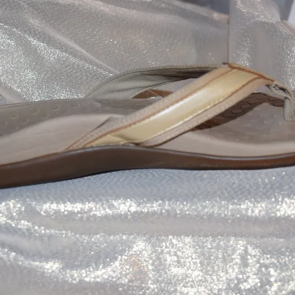 Vionic "Ortho Heel" Sandals, Flip Flops, Golden Tan Size 8 - Image 4