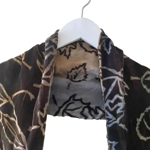 Ladies Velvet Double Sided Leaves Print Soft Long Fringe Scarf One Size - Image 3