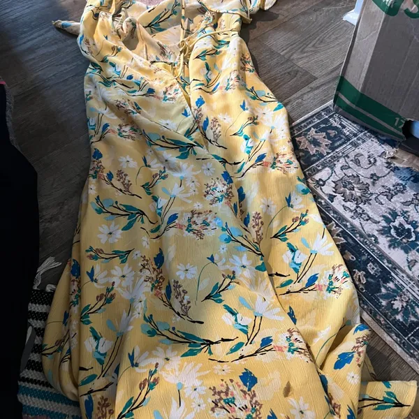 Lulu's Exclusive Yellow Wrap Dress. ‎ M - Image 10