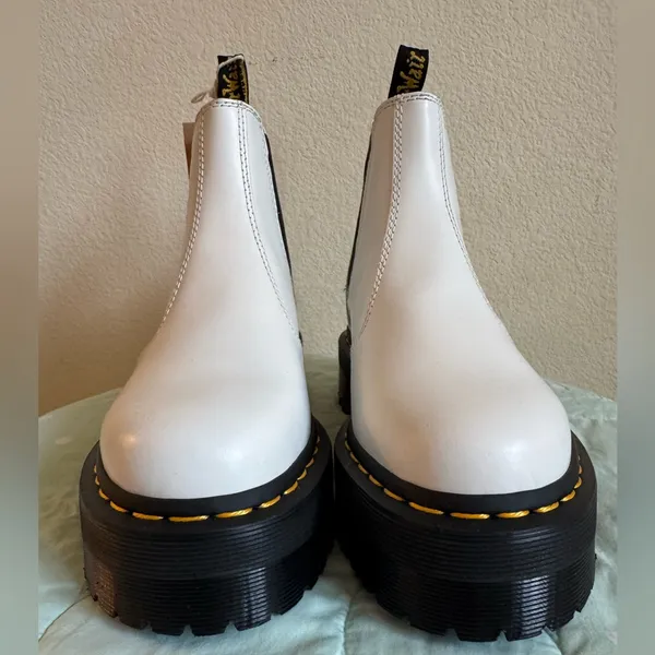 NWT Dr. Martens 2976 Quad LA004 Women’s White Boots size 7 - Image 2