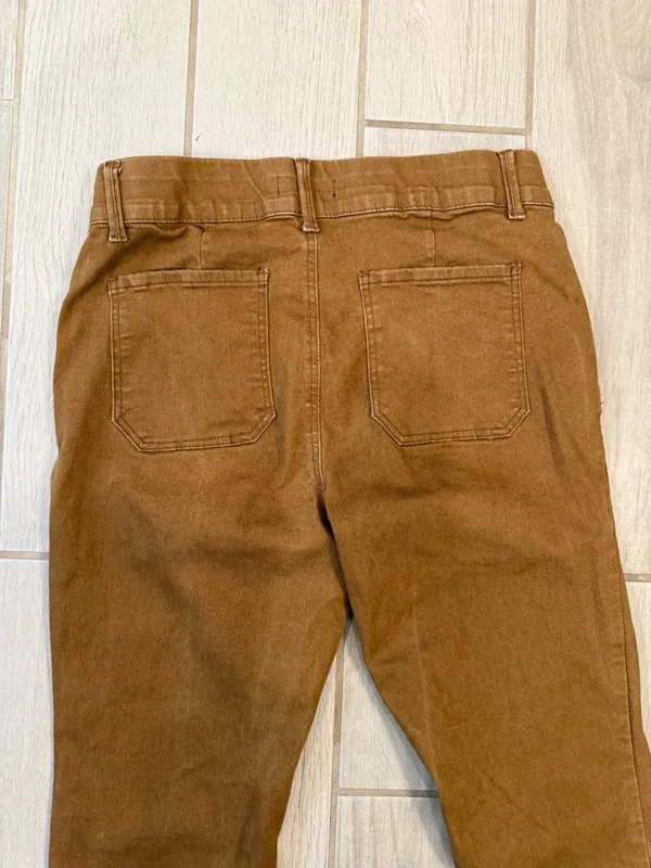 High-Rise Cropped Jeans in Chestnut Brown - Image 7