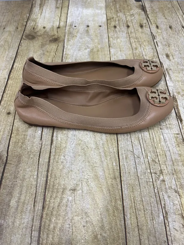 Tory Burch Women's Nude Leather Ballet Flats with Gold Emblem size 6.5 - Image 3