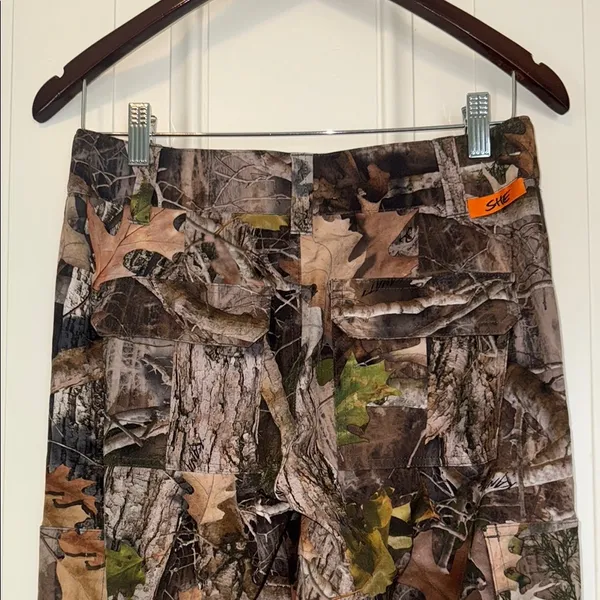 Green and Brown Cargo Pants with Camouflage Design - Image 12