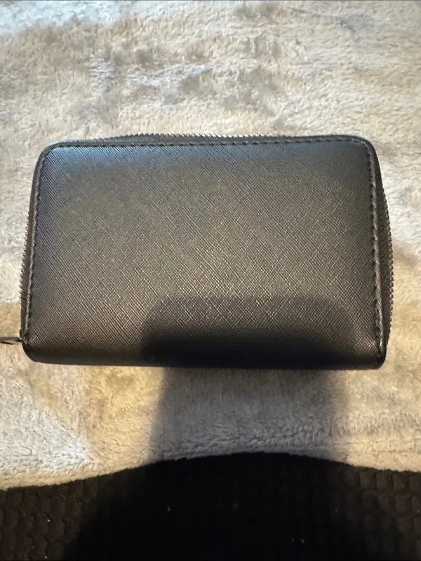Black Zip - Image 2