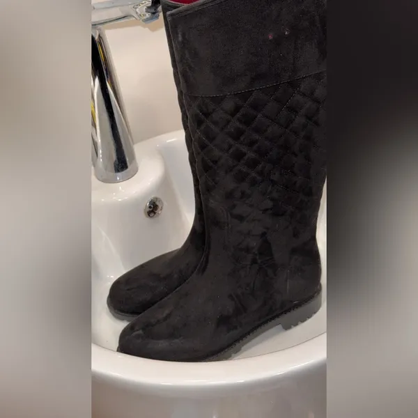 Tommy Hilfiger Babette Black Quilted Tall Knee-High Riding / Rain Boots – Size 8 - Image 3
