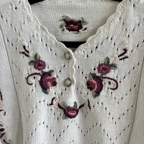 Handmade Vintage Women's Unique Floral Knit White Sweater Button Details Medium - Image 3
