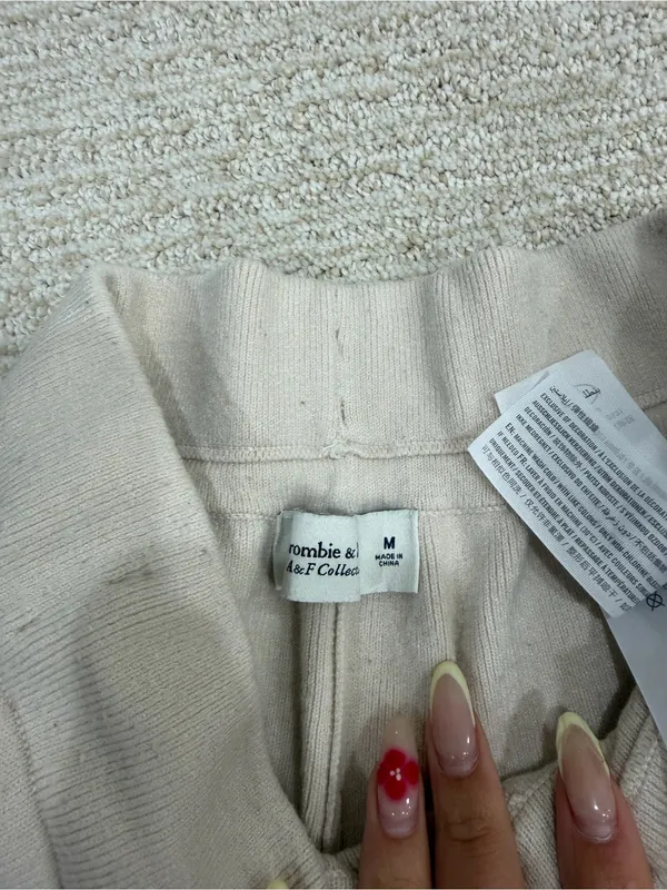 ABERCROMBIE SWEATS Size M - Image 3