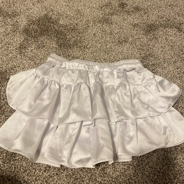 White Satin tiered mini skirt Size M - Image 2