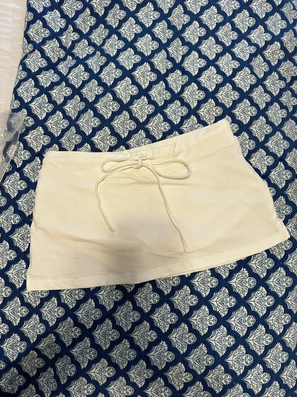 Edikted Bayside Slit Micro Skort - Image 3