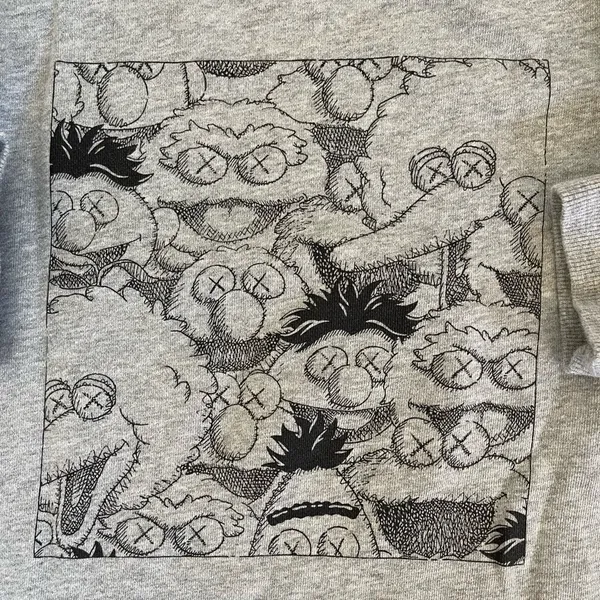 Uniqlo Kaws Sesame Street Gray Logo Sweatshirt Adult Size Medium - Image 3