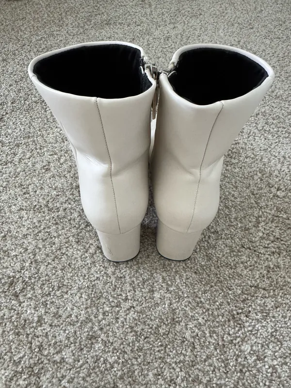 White ankle boots Size 8.5 - Image 4