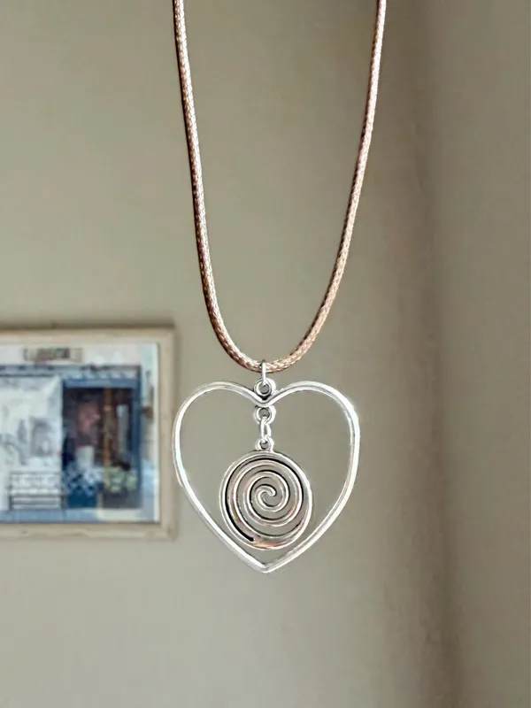 Handmade vintage antique goth style heart necklace 🙏❤️ - Image 5
