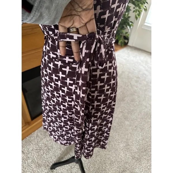Women’s ShortSleeve Geometric Print Faux Wrap Stretch Dress Size Small Maroon - Image 4