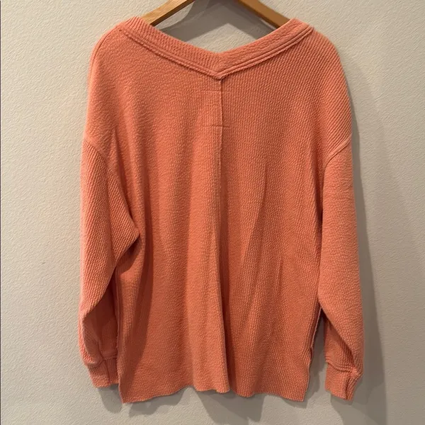 Aerie Women's V-Neck Coral Inside Out Sweater Small - Image 6