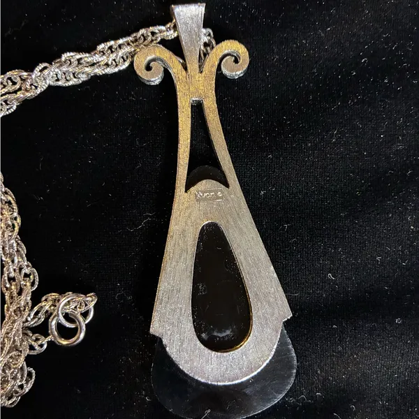 1970's Signed Avon Long Teardrop Pendant Necklace Black & Silver Tone 24" Chain - Image 3