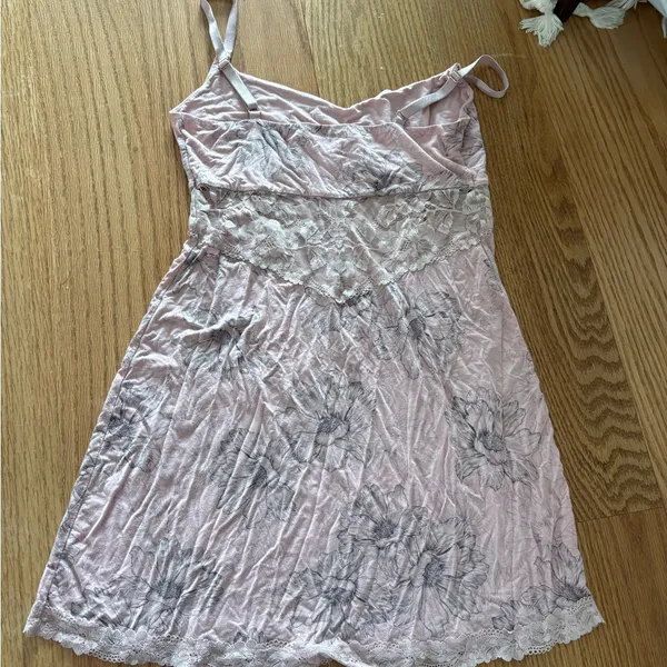 Victoria's Secret night gown - Image 3