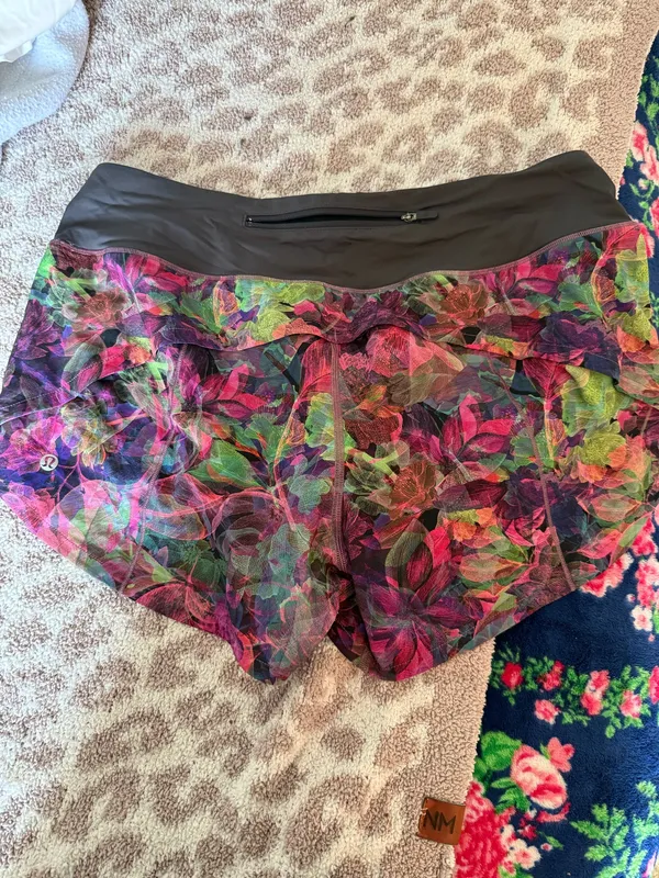 Lululemon Shorts Speed Up 2.5" - Image 2