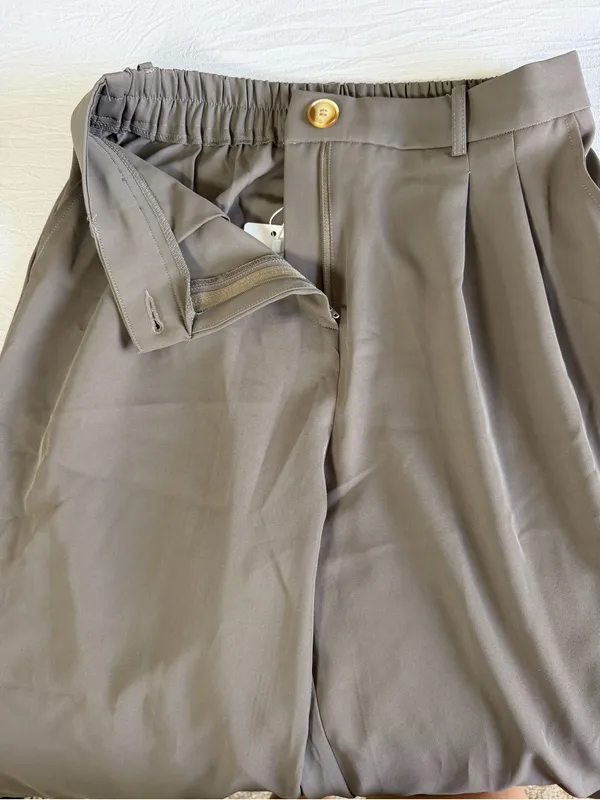 High-Rise Wide-Leg Pants‎ in Olive Green - Image 11