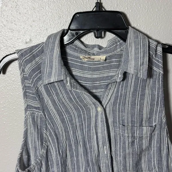 Hollister Women Gray Stripes Sleeveless‎ Button Down Shirt size L. - Image 3