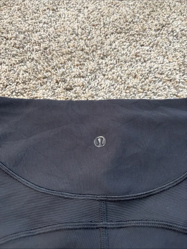 Lululemon Ribbed Contoured High Rise Crop *17" size 8 - Image 6