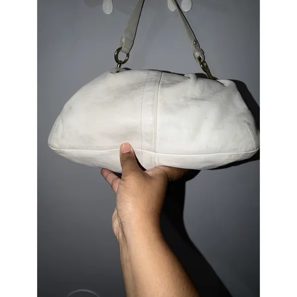 COACH Hampton White, Hobo Bag With Gold Hardware Tone Purse Shoulder Bag‎ 8B15 F - Image 4
