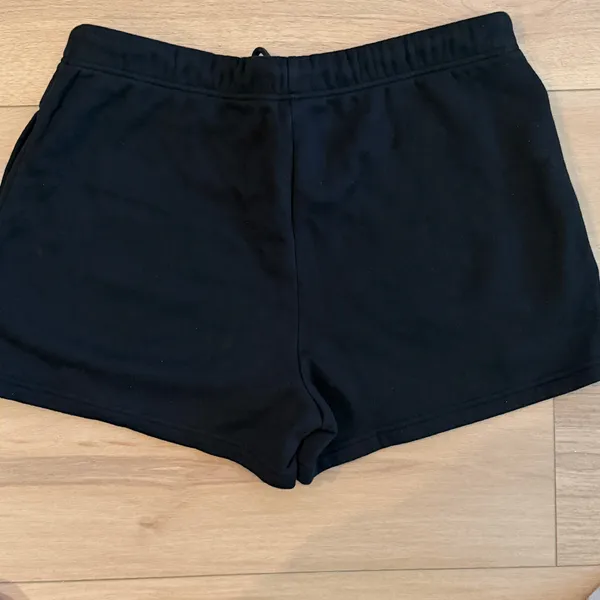 New Skims Shorts L - Image 3