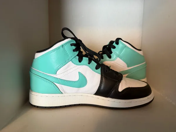 Air Jordan 1 Mid Tropical Twist - Image 2