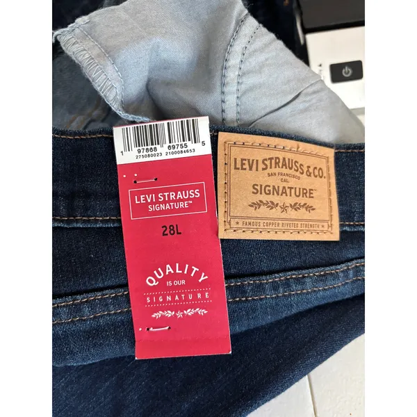 Levi's NWT Women's Size 28W Long Mid-Rise Bootcut Slim Hip & Thigh Jeans - Image 8