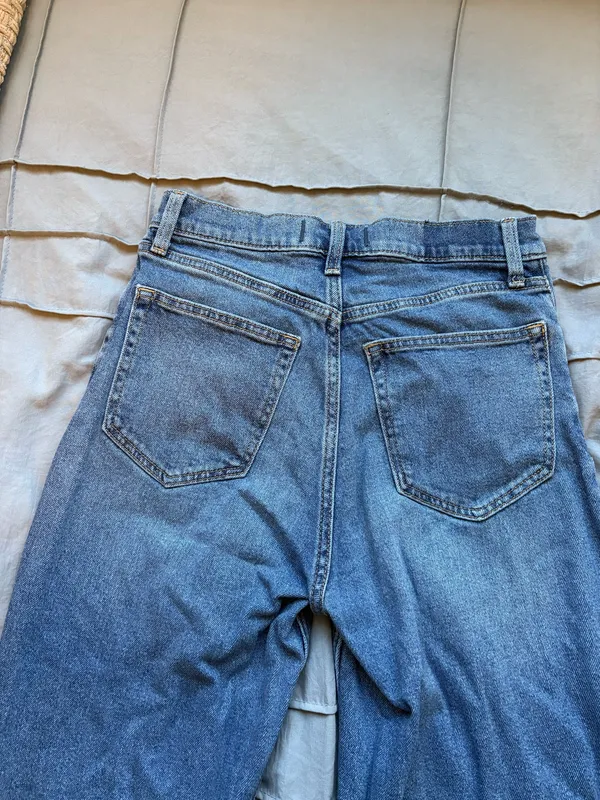 Abercrombie Ultra High-Rise 90s Jeans - Image 4
