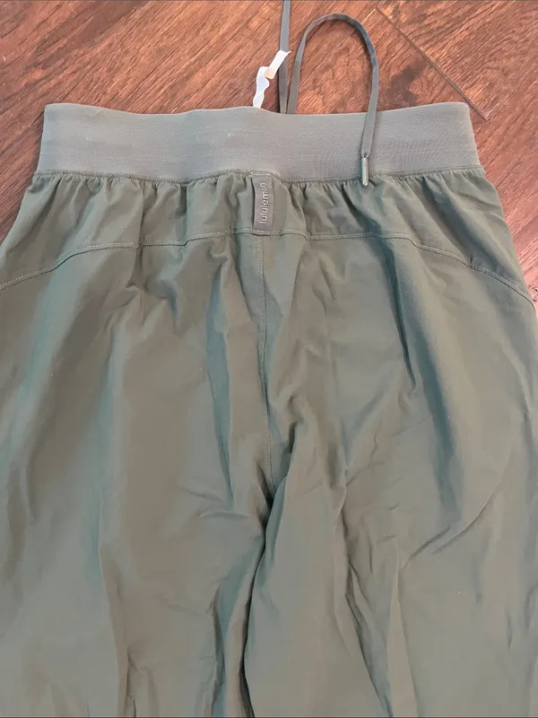 lululemon athletica License to Train Green Drawstring 6 Pants - Image 7