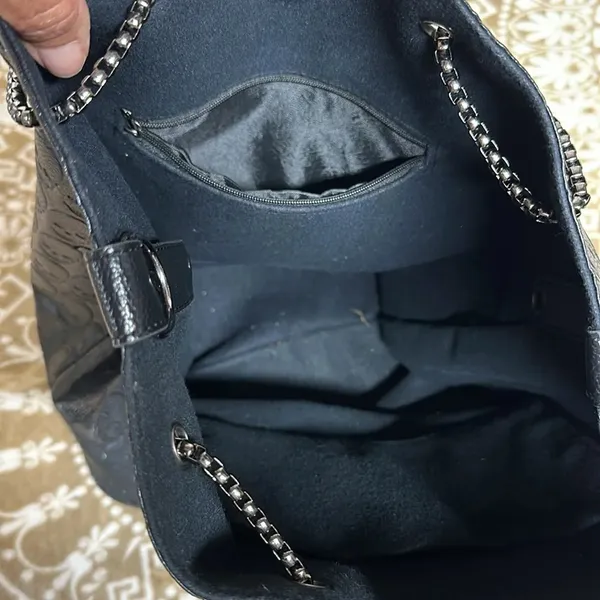 Handbag/Purse Black w/embossed Skulls/ Chain Straps - Great Condition - Image 7