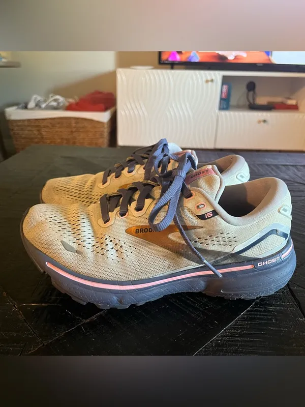 Brooks Ghost 15 Women’s Running Shoes Size 6 EUC - Image 2
