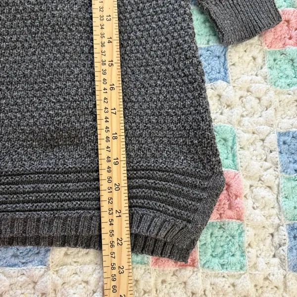 Old Navy Gray Textured Knit Sweater Size M - Image 6