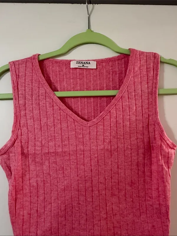 NWOT Zenana Outfitters Pink Ribbed V-Neck Tank - Image 3
