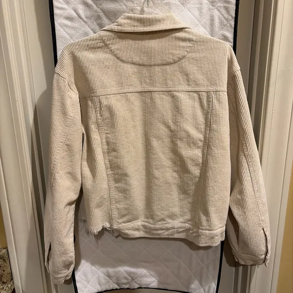 Cream Corduroy Boutique Jacket. Size Small. Slightly oversized and cropped - Image 3