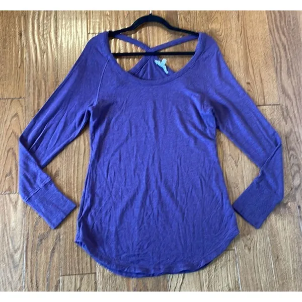 Athleta purple scoop neck cross back blouse small - Image 2
