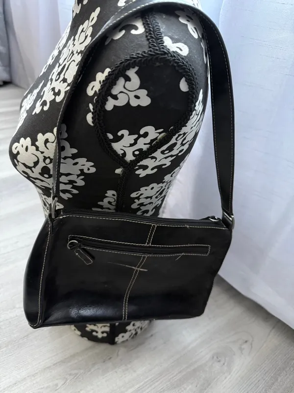 Kenneth Cole Reaction Black Faux Leather Shoulder Bag with Contrast Stitching - Image 2