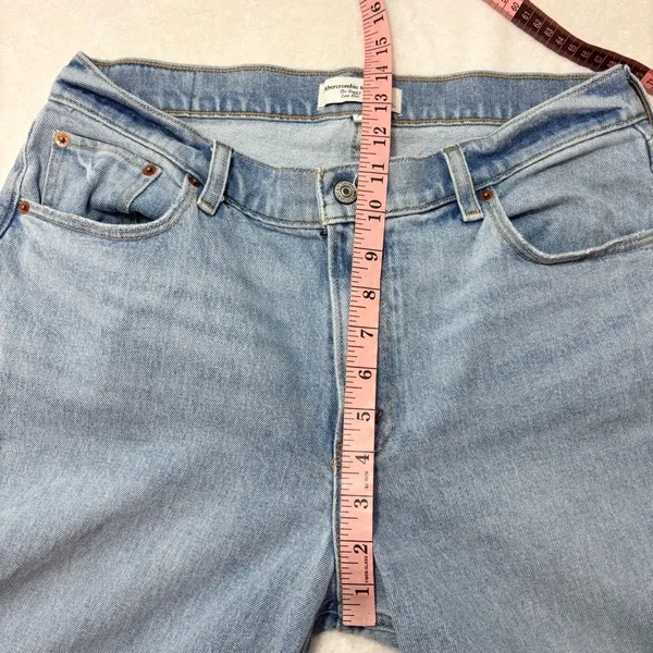 Abercrombie & Fitch The Baggy Low Rise Light Blue Jeans‎ Size 29/8R - Image 5