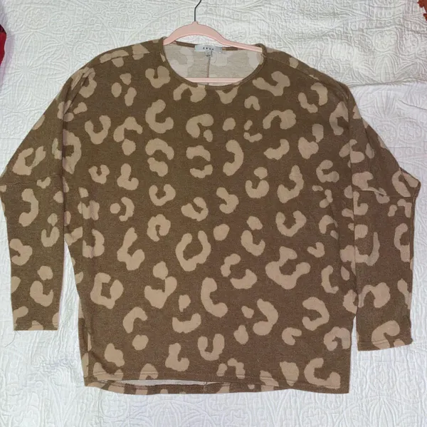 Chettah Print Sweater Size L - Image 3