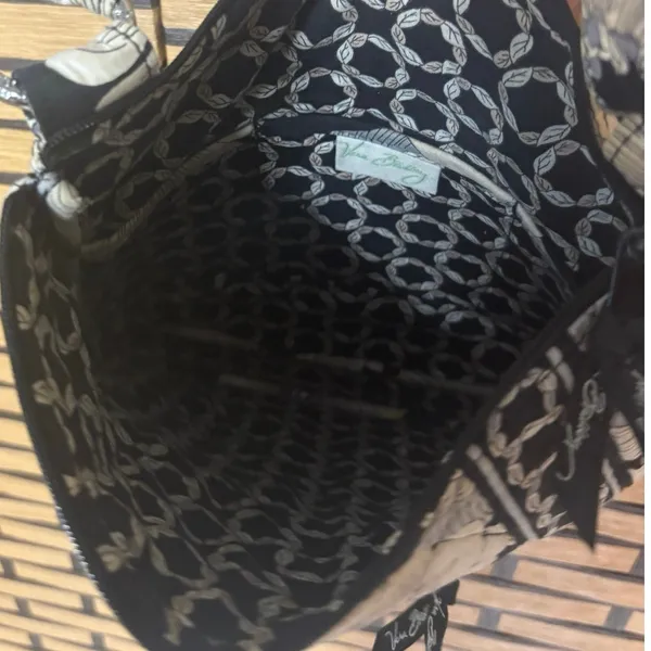 Vera Bradley Black And‎ White Floral Crossbody Purse - Image 7