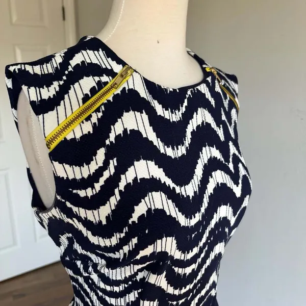 Madison Leigh Navy Blue White Chevron Print Sleeveless Sheath Dress - Image 5