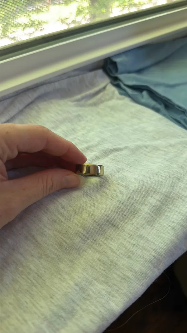 Oura Ring 4 - Gold Size 6 - Image 6