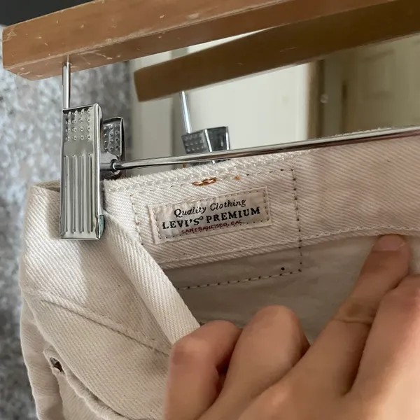 Levi's Cream Mid-Rise 501 Shorts - Image 3