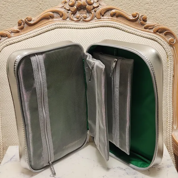 Clinique Silver Makeup Organizer Bag New No Tag - Image 3
