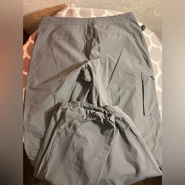 Mountain Hardwear Gray Cargo Pants with Drawstring Waist Women’s, zip off lower - Image 8