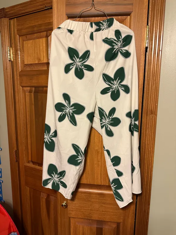 No brand women’s 1xl white with green & white flowers brand new never been used - Image 2
