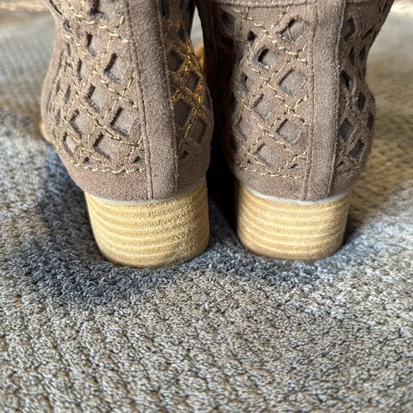Jeffrey Campbell Tan Perforated Suede Block Heel Ankle‎ Boots Size 8 - Image 6