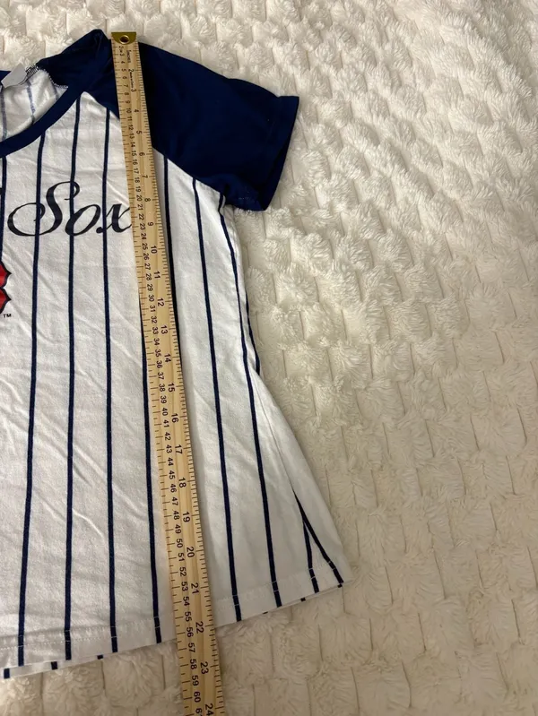 Concepts Sport Women's Boston Red Sox Vigor Pinstripe V-Neck Size M - Image 5