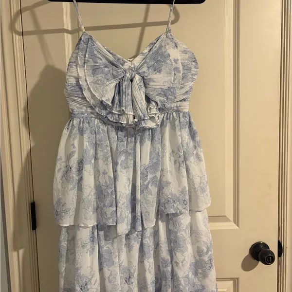 Elegant Blue Floral Tiered Midi Dress - Image 3