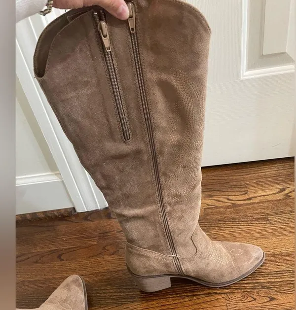 Women's Brown Knee High Suede Boots Size 7 - Image 5